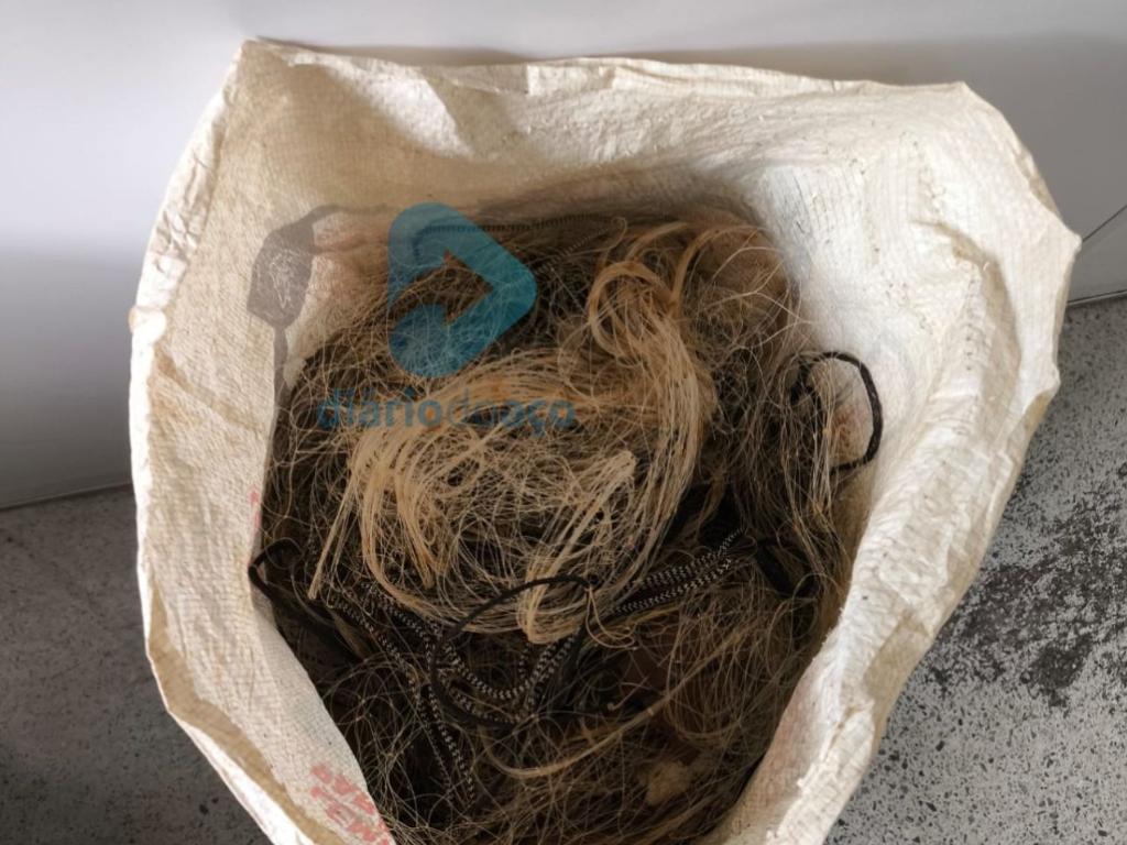 No interior do VW Polo também foram encontradas sete redes de pesca