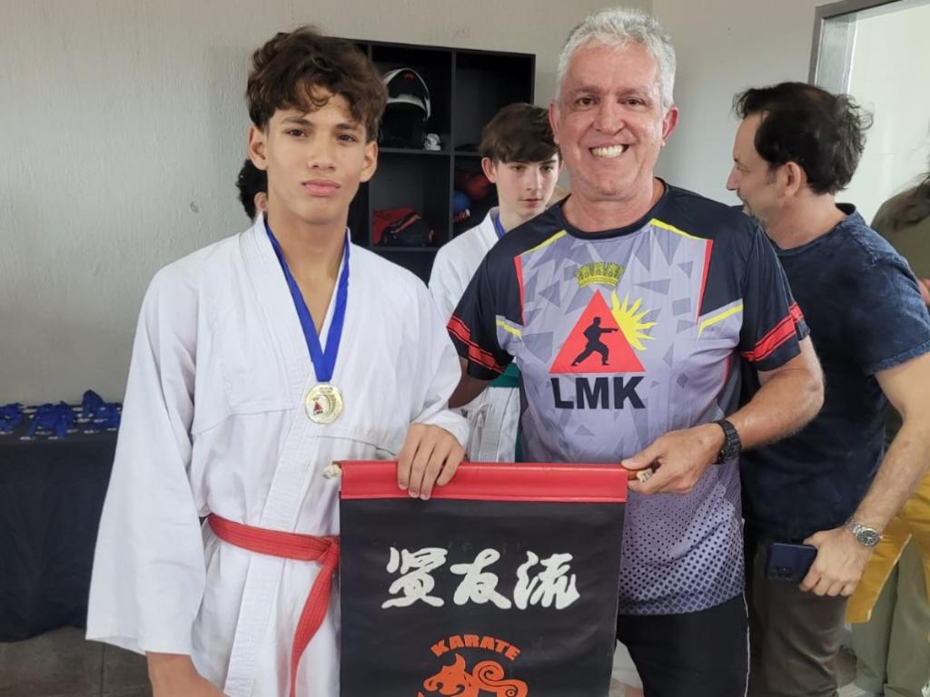 Vitor Rasoli - Medalha de Ouro, com o professor Júlio 