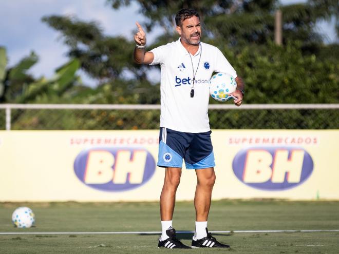 Técnico Artur Jorge tem a vantagem de jogar no Mineirão, com apoio da torcida