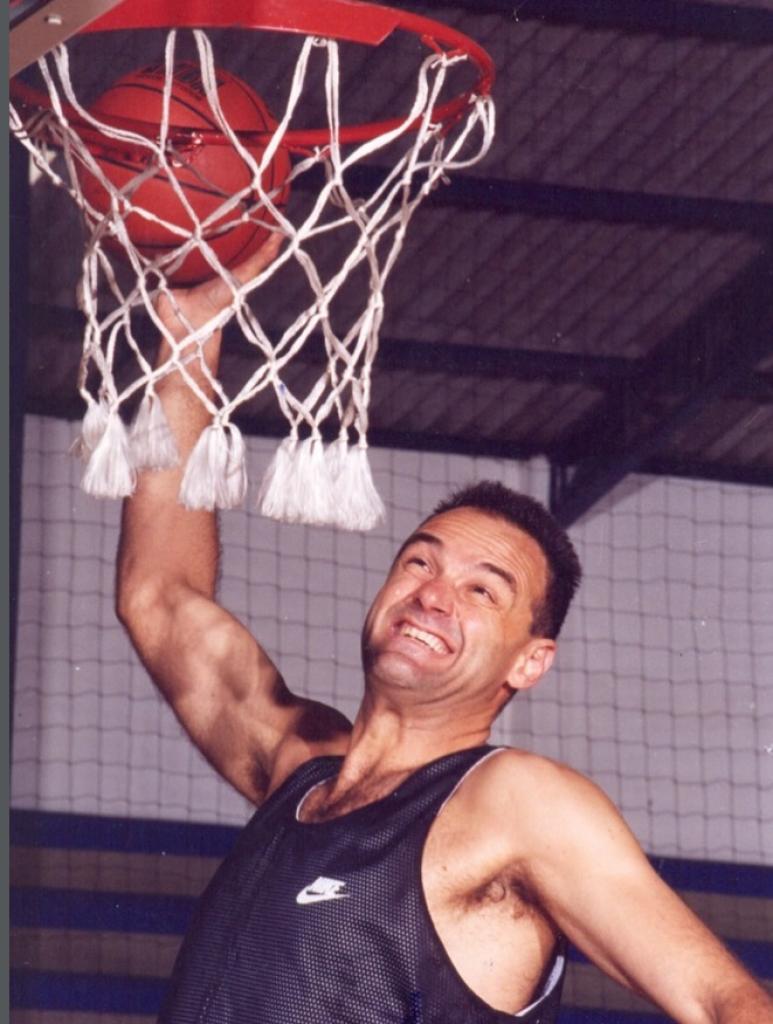 Mão Santa foi um dos maiores pontuadores da história do basquete mundial, acumulando 49.737