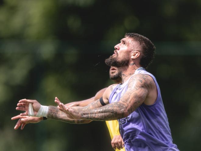  Zagueiro Lyanco deve estar entre os titulares neste domingo