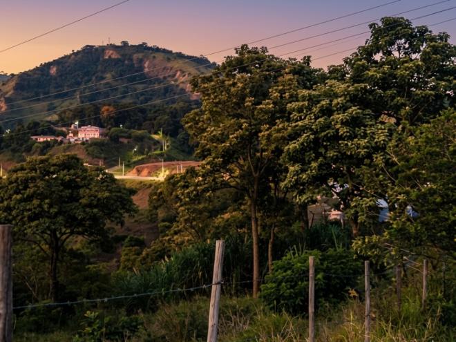 Buscas ao Marquinhos estão concentradas em área de mata no entorno do bairro Industrial, em Santana do Paraíso 