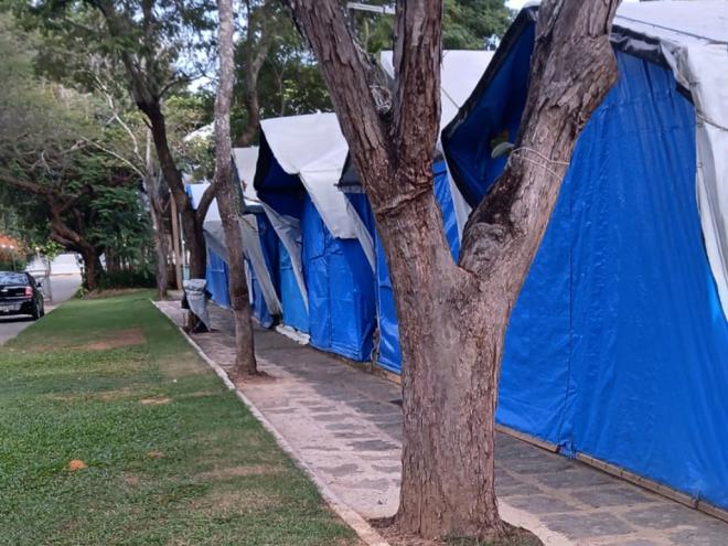 Para alguns sócios, o camping foi descaracterizado com moradias permanentes de sócios, que além de mensalidades pagam taxas extras para ocupar esses espaços