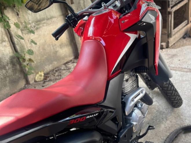 Honda XRE 300 placa SRG-5A59, ano 2023 foi furtada em um estacionamento em frente ao shopping em Ipatinga