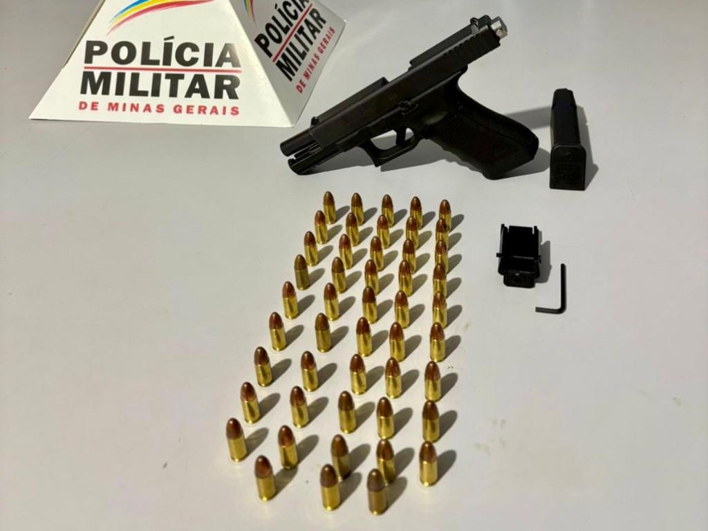 Uma das armas apreendidas com um dos alvos da operação K9 