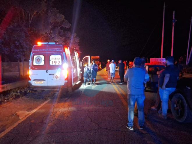  A ocorrência foi registrada na ponte metálica, no trecho pertencente a Santana do Paraíso
