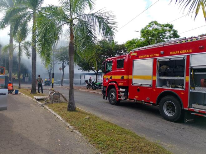 Durante a operação, foram utilizados aproximadamente 3 mil litros de água