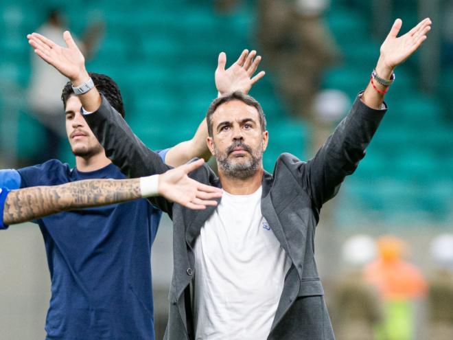 Técnico da Raposa, Artur Jorge, deve mandar a campo um time misto