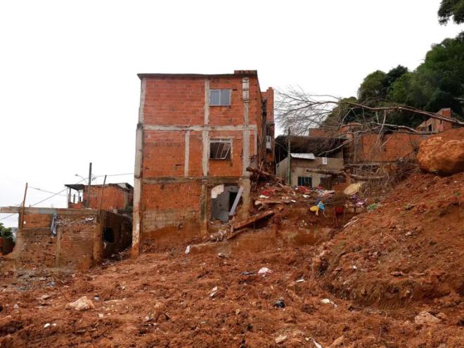 Moradores de Juiz de Fora e Ubá recebem o Auxílio Reconstrução