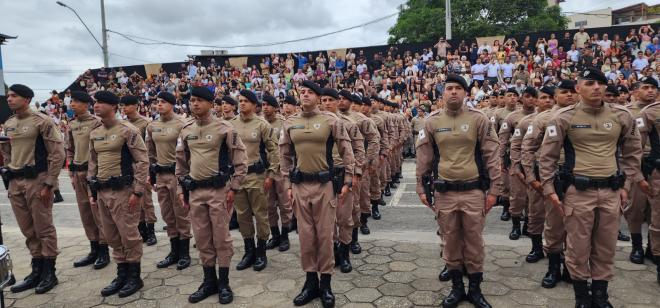 De um total de 180 formandos, 45 são femininos. Essa é a primeira turma de formandos da PM dentro da nova legislação que determina livre concorrência entre homens e mulheres para os cursos na polícia