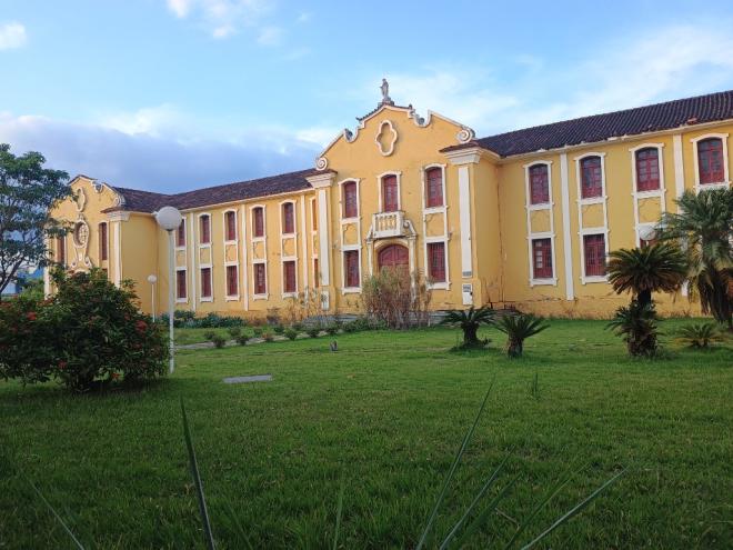 Prédio está vazio há quatro anos, mantendo apenas segurança e limpeza