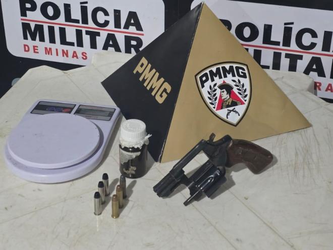A arma apreendida pelos policiais militares durante o atendimento da ocorrência