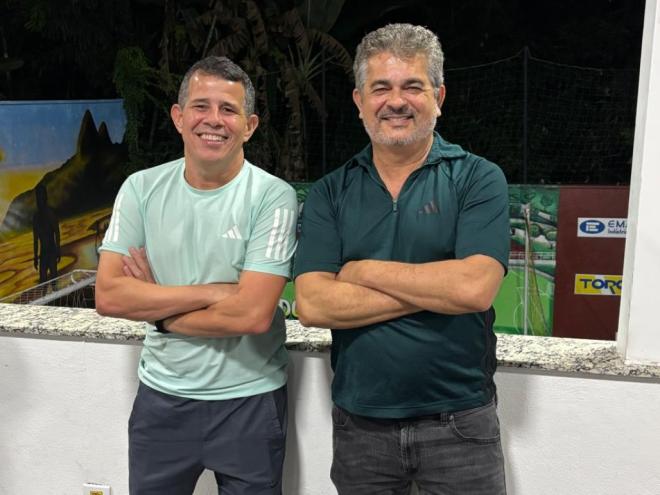 O médico Rogério Machado ao lado de Ney Franco, num dos momentos de lazer do técnico, após o sucesso na Jordânia   