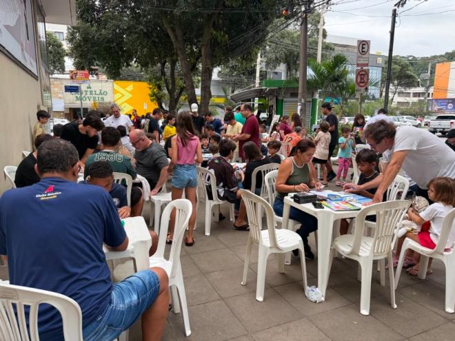 Segundo o proprietário da Banca do Horto, o público é dividido de forma equilibrada entre adultos e jovens
