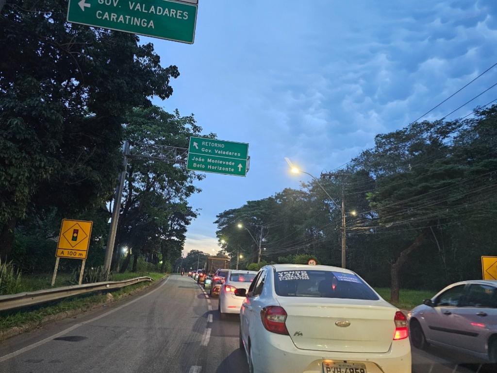 Estudo mostra que, se nada for feito, congestionamentos serão cada vez mais intensos nas vias urbanas da cidade 