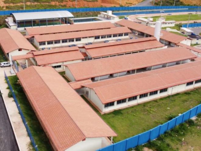 O monitoramento da política levará em consideração, dentre outras coisas, a implementação curricular, os registros de situações de discriminação racial e a participação da comunidade escolar