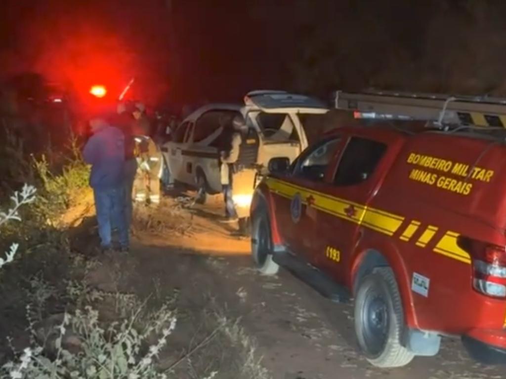 Equipes do Corpo de Bombeiros de Caratinga atuaram no local do acidente 