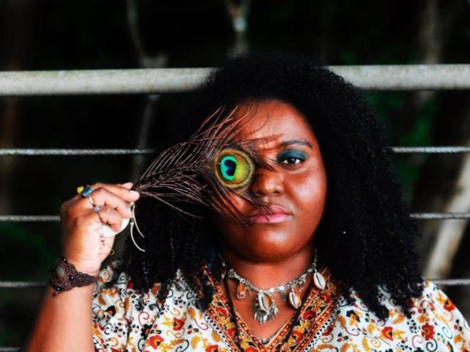 A artesã Jaqueline Carla é quem está por trás da oportunidade 