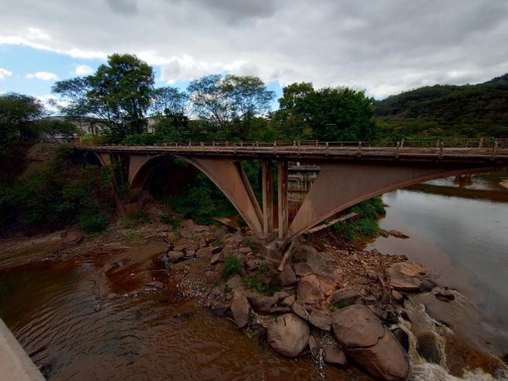 Estrutura sobre o rio Piracicaba, em Cachoeira do Vale, volta a operar na terça-feira após cerca de dez anos desativada; mineradora afirma ter investido R$ 10 milhões na nova rota logística