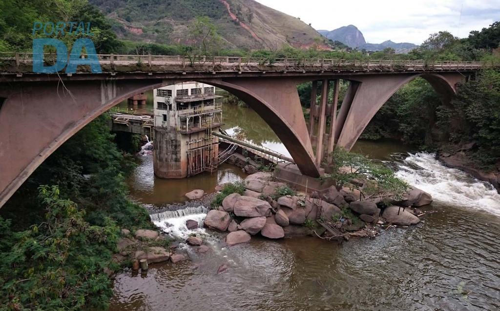 A Ponte Mauá, sobre o rio Piracicaba, entre Timóteo e Coronel Fabriciano foi construída na década de 1940, pela Companhia Vale do Rio Doce, para fins ferroviários