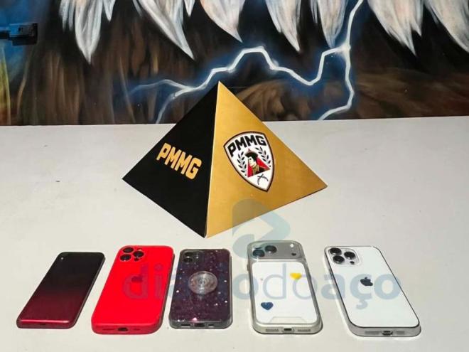 Telefones apreendidos com os envolvidos 