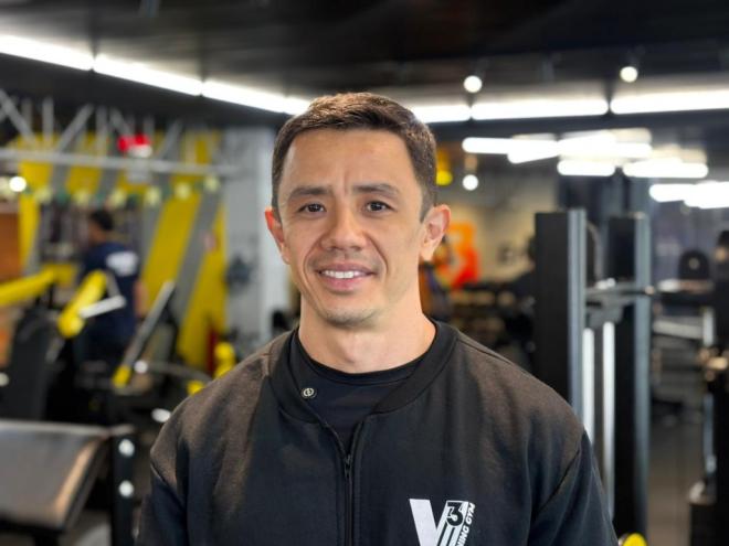 O proprietário Alessandro Myake afirma que um dos diferenciais da V3 é a orientação profissional constante e elaboração de treinos adaptados às necessidades de cada aluno