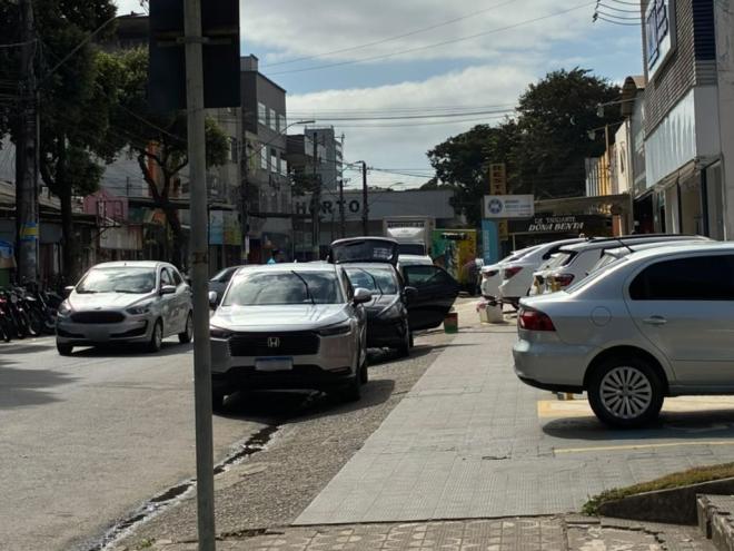 A administração municipal informou que o uso das vagas para lavagem de veículos é irregular e não é permitida