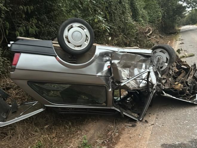 Motorista da Parati teve fraturas e teve que ser levado para o Hospital Márcio Cunha 