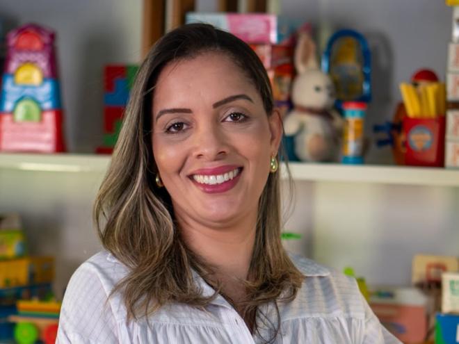 A psicóloga Poliana da Silva orienta sobre cuidados na escolha de responsáveis e como agir em situações de risco