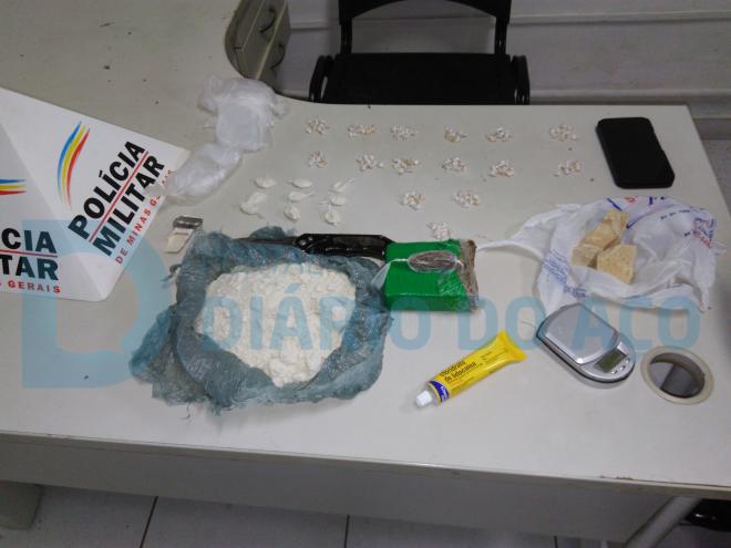 Todo este material foi apreendido pelos policiais, durante operação realizada no alto do bairro Esperança