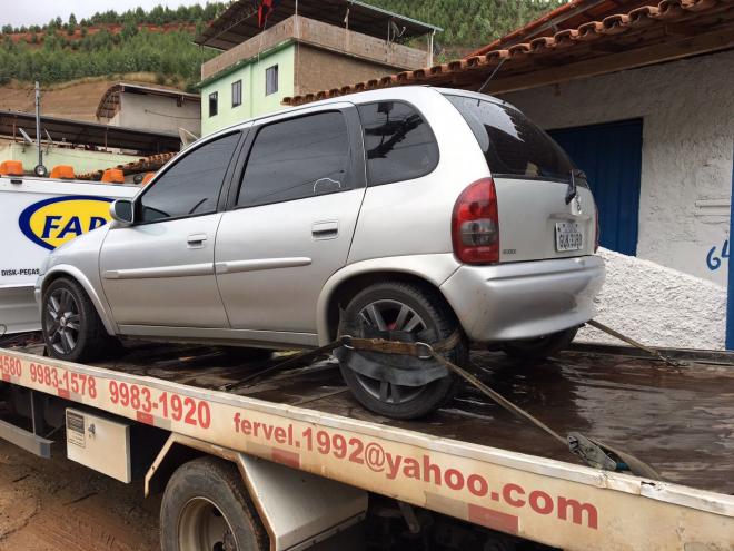 Veículos usados por quadrilha que roubava malote em Caratinga