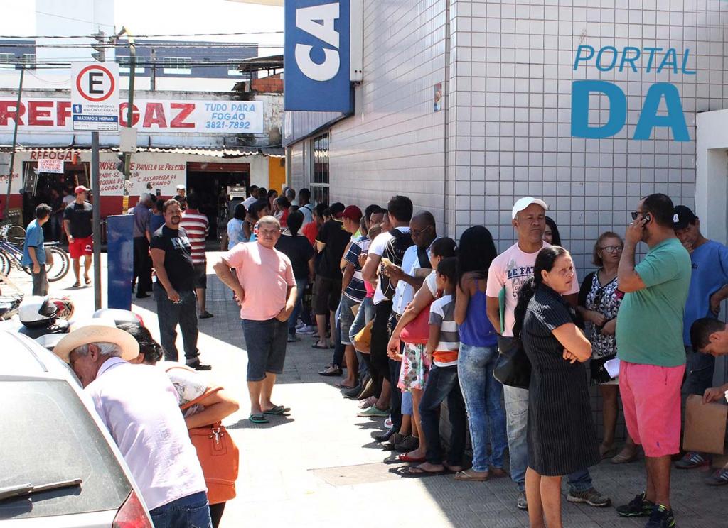 Bancários voltaram a atender hoje, depois de 31 dias de greve 
