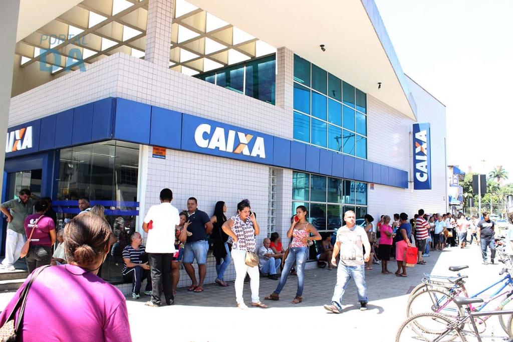 Fila na agência da Caixa, no Centro de Ipatinga