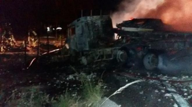 Quatro caminhões se envolveram no acidente 
