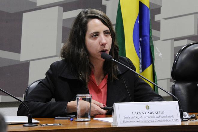 Professora da Faculdade de Economia, Administração e Contabilidade da USP,  Laura Carvalho