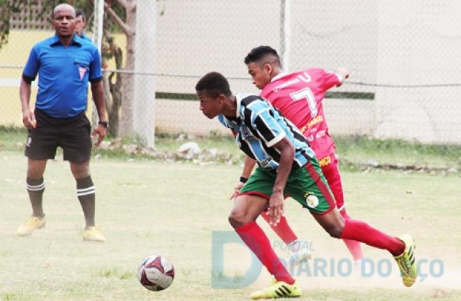Jogo pelo juvenil foi “pegado”, com a distribuição de sete cartões amarelos