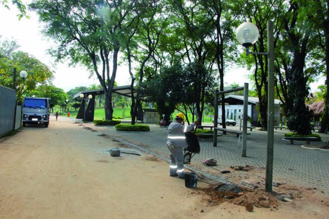Novos postes vão receber as lâmpadas de LED