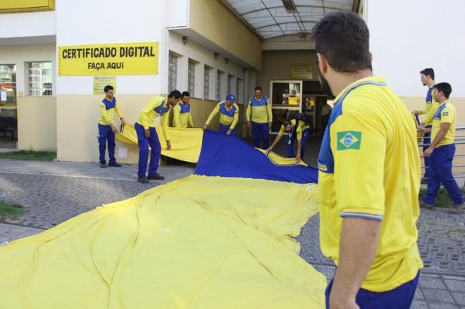 Servidores dos Correios fazem ato e assembleia na agência do Centro de Ipatinga