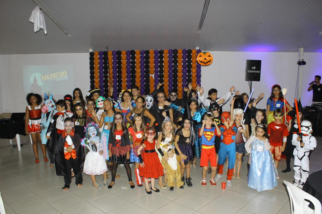 Participantes do concurso de fantasia