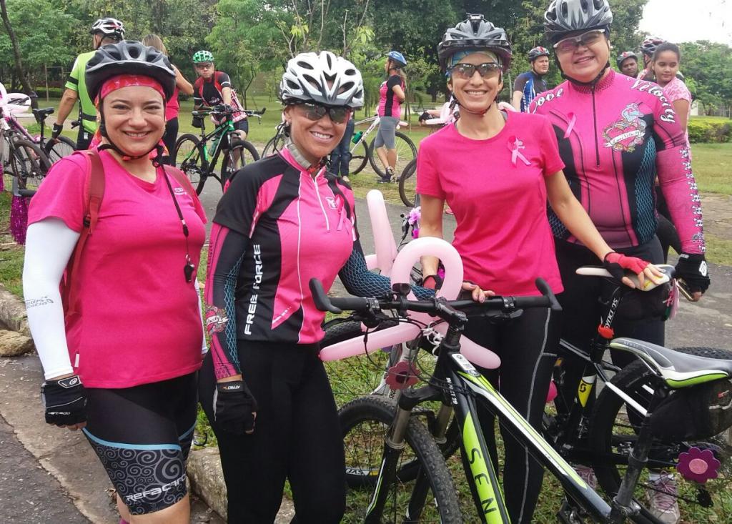 Ciclistas aproveitaram a manhã de domingo, com tempo nublado, e circularam pelas ruas de Ipatinga