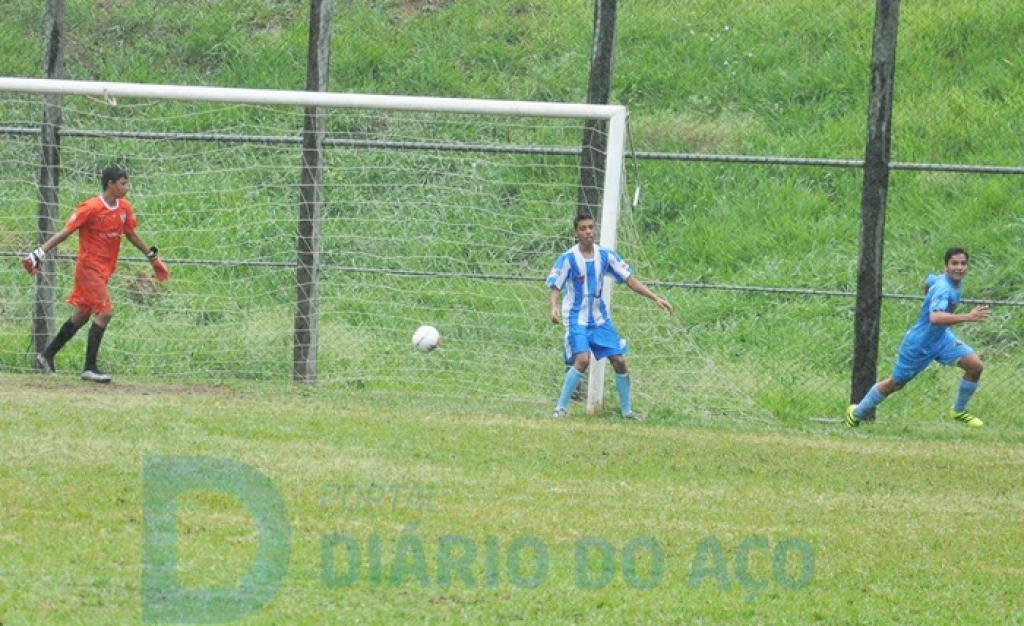 Novo Cruzeiro não tomou conhecimento do mandante e obteve uma vitória incontestável, por 5 a 0.