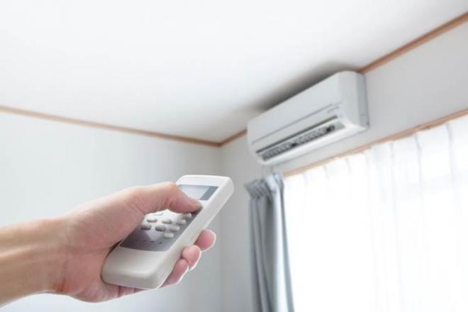 Com a elevação das temperaturas, ocorre também o aumento do uso de condicionadores de ar e climatizadores de ambientes
