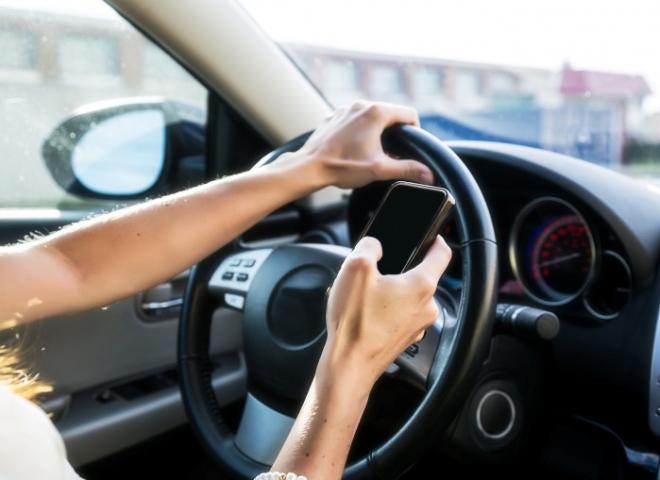 Utilização de celular ao volante foi a 5ª infração mais incidente em Minas