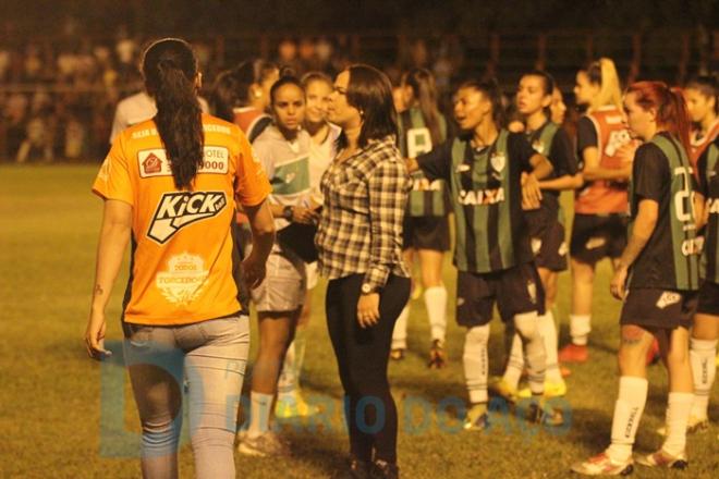 O desentendimento começou após o jogo, quando a atleta do América, Bruna Santos, foi em direção ao banco de reservas do Ipatinga e agrediu Kethleen Azevedo, treinadora do Ipatinga. 