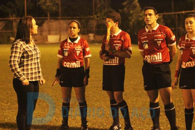 O desentendimento começou após o jogo, quando a atleta do América, Bruna Santos, foi em direção ao banco de reservas do Ipatinga e agrediu Kethleen Azevedo, treinadora do Ipatinga. 