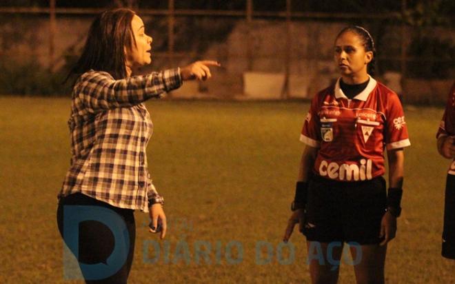 O desentendimento começou após o jogo, quando a atleta do América, Bruna Santos, foi em direção ao banco de reservas do Ipatinga e agrediu Kethleen Azevedo, treinadora do Ipatinga. 