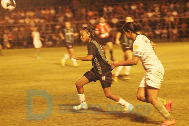 O desentendimento começou após o jogo, quando a atleta do América, Bruna Santos, foi em direção ao banco de reservas do Ipatinga e agrediu Kethleen Azevedo, treinadora do Ipatinga. 