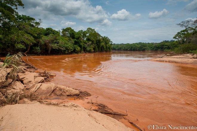 Depois da lama: Rio Doce nas proximidades da Ponte Perdida, Bom Jesus do Galho