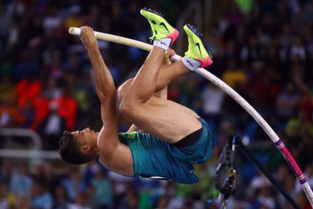 Thiago Braz da Silva conquista segunda medalha de ouro do Brasil e bate recorde olímpico no salto com vara ao saltar 6,03 metros