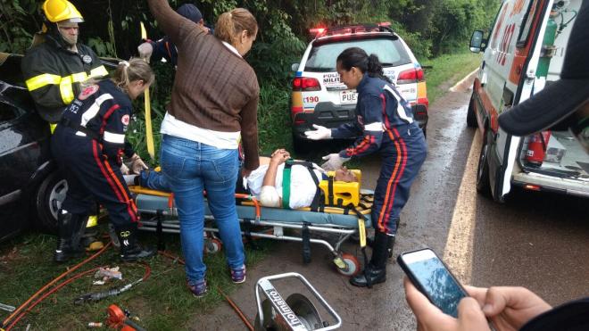 Corpo de Bombeiros também prestou serviços no acidente